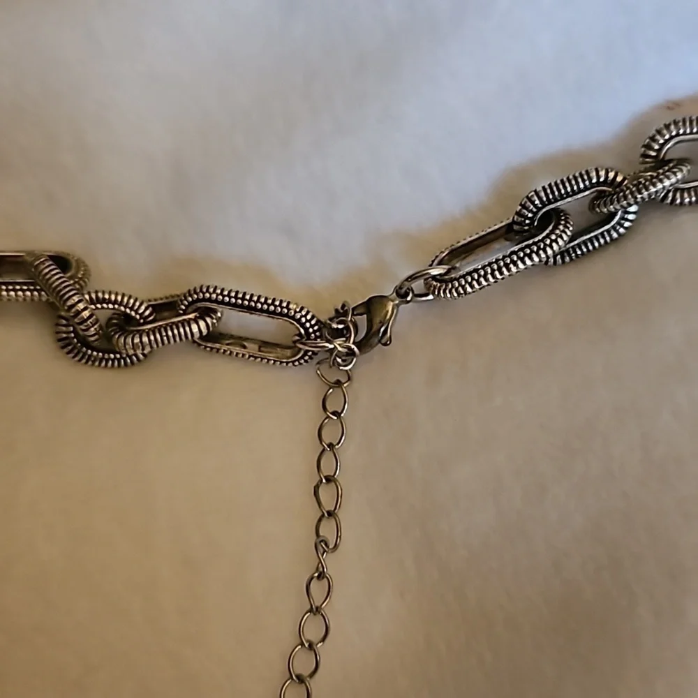 Vintage Textured Oval Link Pearl Pendant Castlecore Chain Necklace